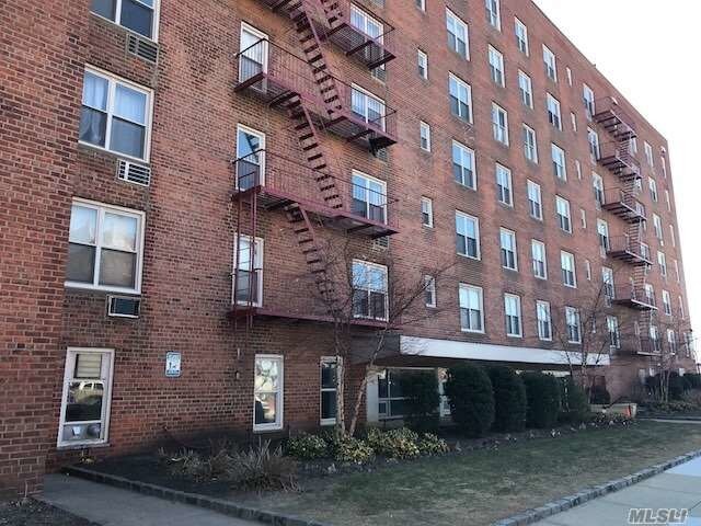 Foto del edificio - 210 Shore Rd