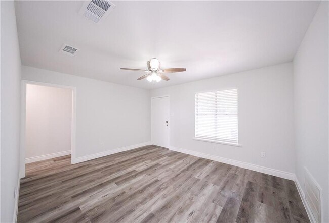 Building Photo - 4830 Bluebelle Ln