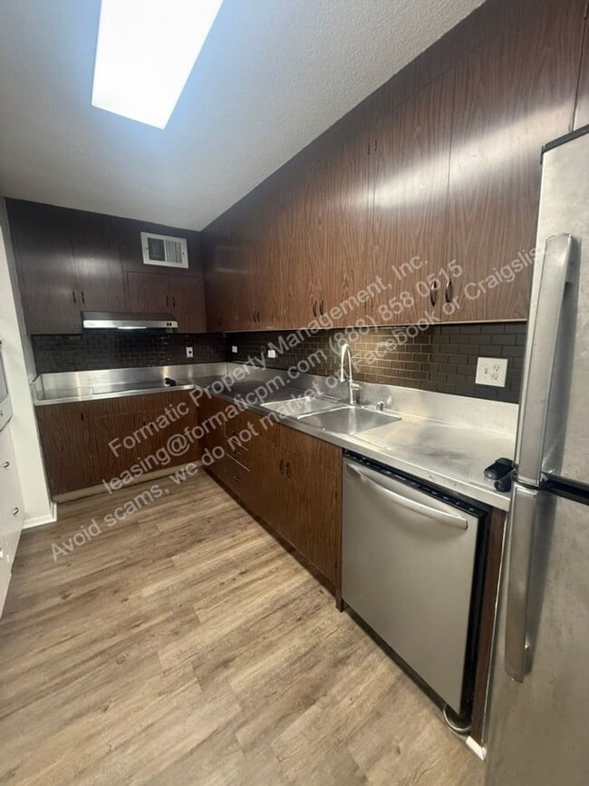 Building Photo - 1561 Kanunu St