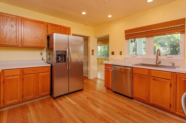 Photo - 816 Putnam Ave House