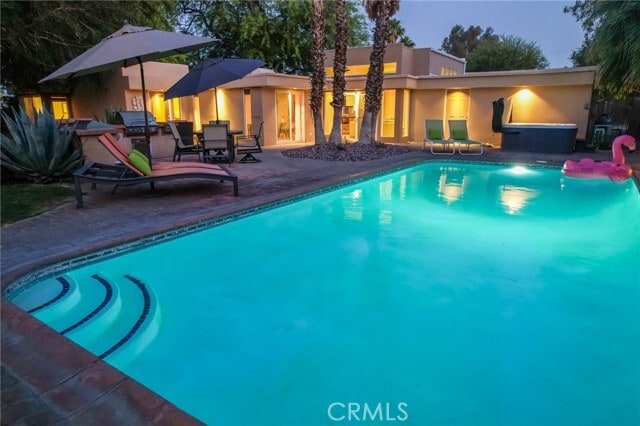 Primary Photo - 576 E Desert Holly Cir