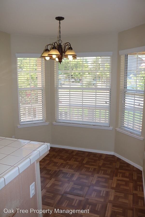 Building Photo - 4 br, 3 bath House - 2086 E. Niles Avenue