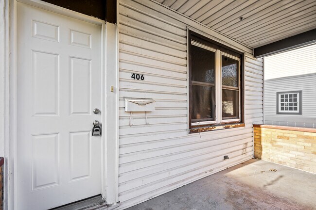 Building Photo - 406 1st Ave