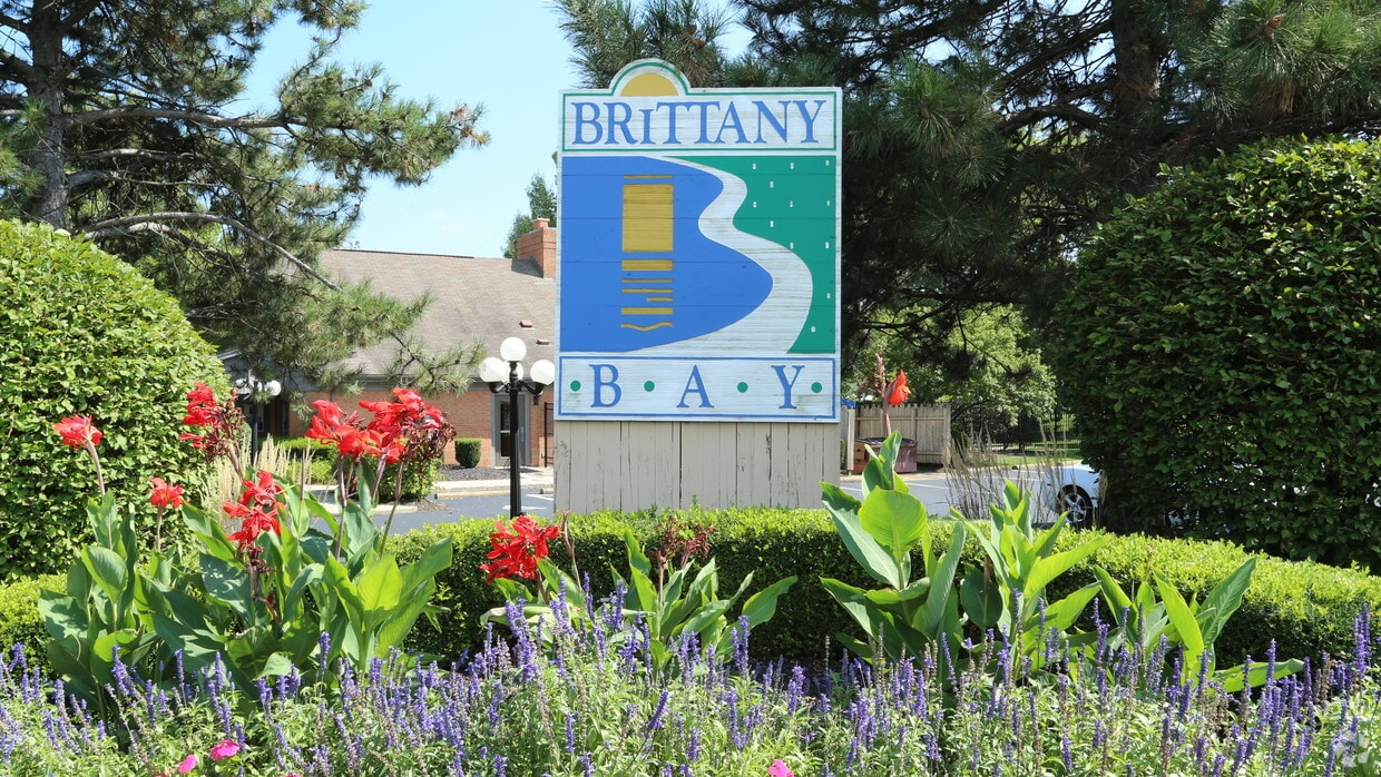 Brittany Bay Apartments and Townhomes Apartments Groveport, OH