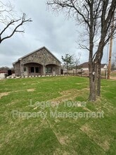 Building Photo - 910 Fuller Ave