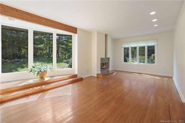 Building Photo - 388 Taconic Rd
