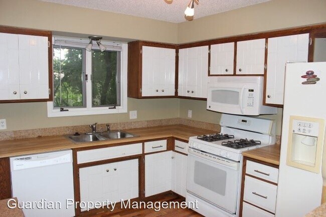 Foto del edificio - 3 br, 2 bath House - 13022 Oliver Ave S