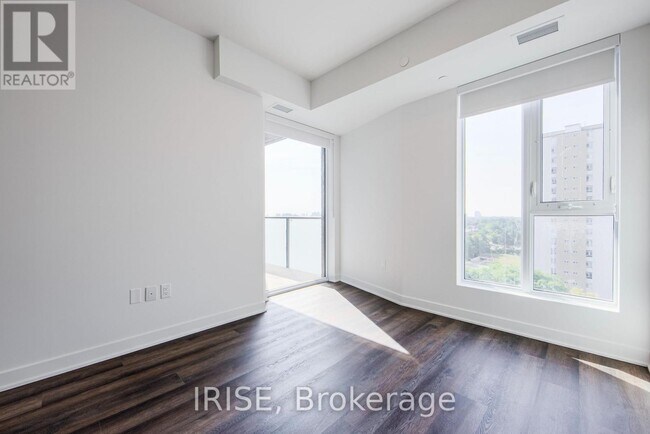 Photo du bâtiment - 3030 Pharmacy Ave