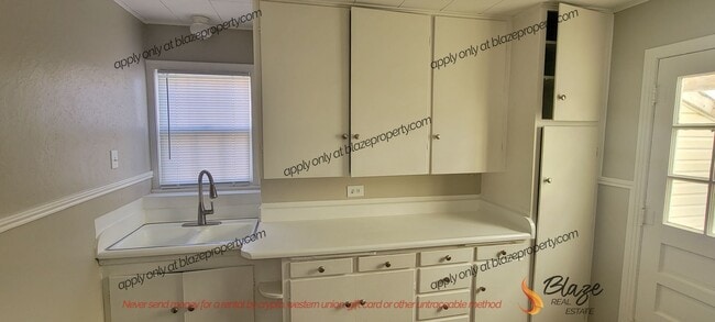 Building Photo - Bivins 3 bed 2 bath - Full Facelift