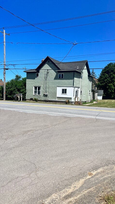 Primary Photo - 4406 River St