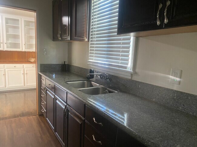 Building Photo - 121 Hampden Ter