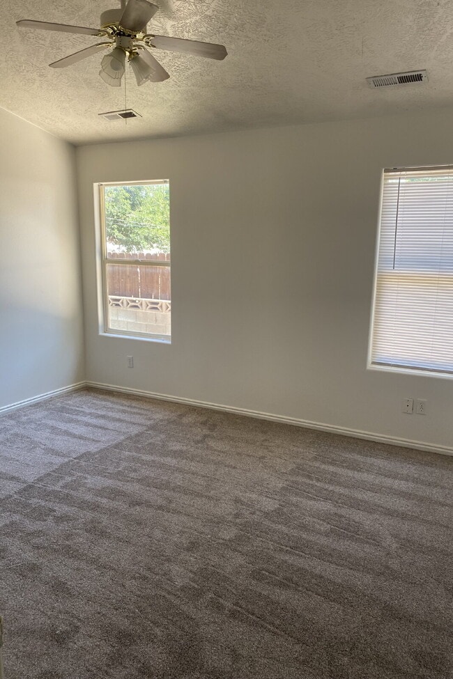 Building Photo - Charming 2-Bedroom Townhouse with 2 Full Baths in the Heart of Saint George