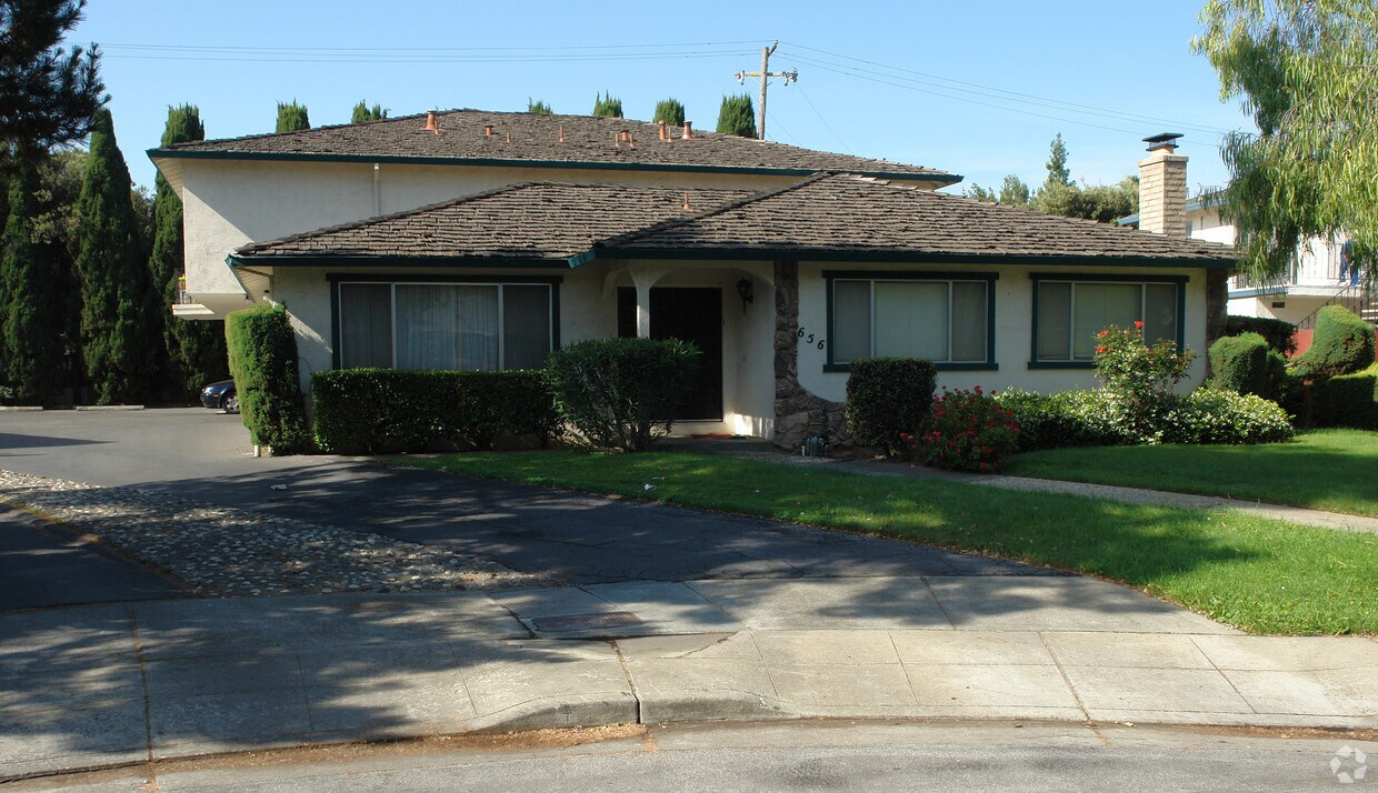 Primary Photo - 656 Belladonna Ct