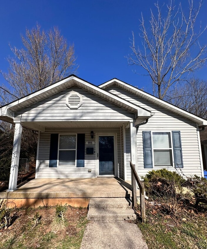 Three-Bedroom Ranch Close to Downtown - Three-Bedroom Ranch Close to Downtown