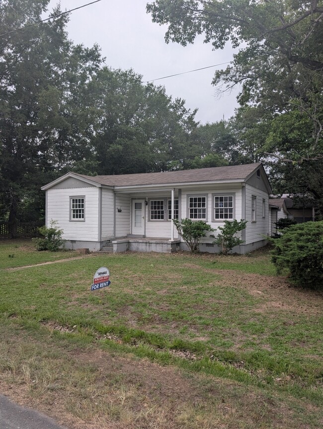 Building Photo - 3500 S Poplar St