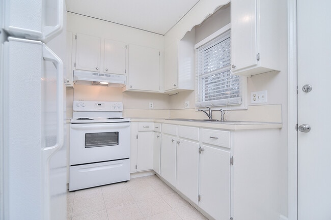 Building Photo - 345 Sunny Hill Dr