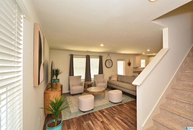 Building Photo - 6558 Creek Cir