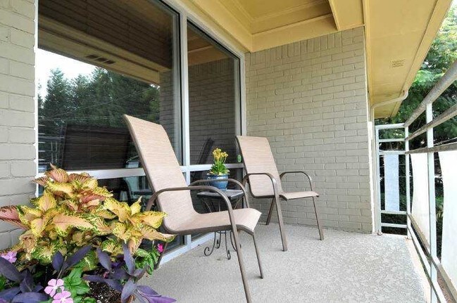 Amplio balcón - 3046 Briarcliff Rd NE