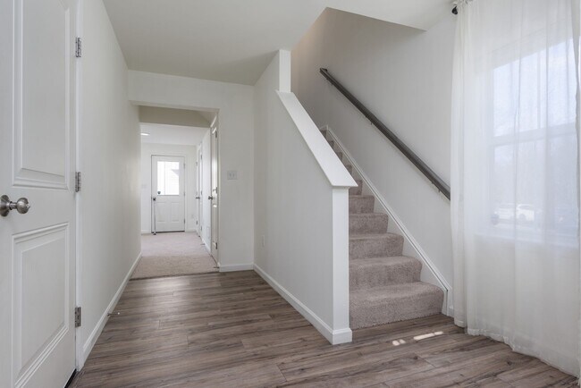 Building Photo - Beautiful 3bed, 2.5 bath in Harrisburg - Move in ready!