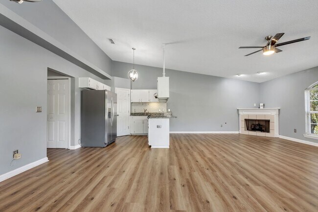 Foto del edificio - NE Tallahassee Townhome with Community Pool