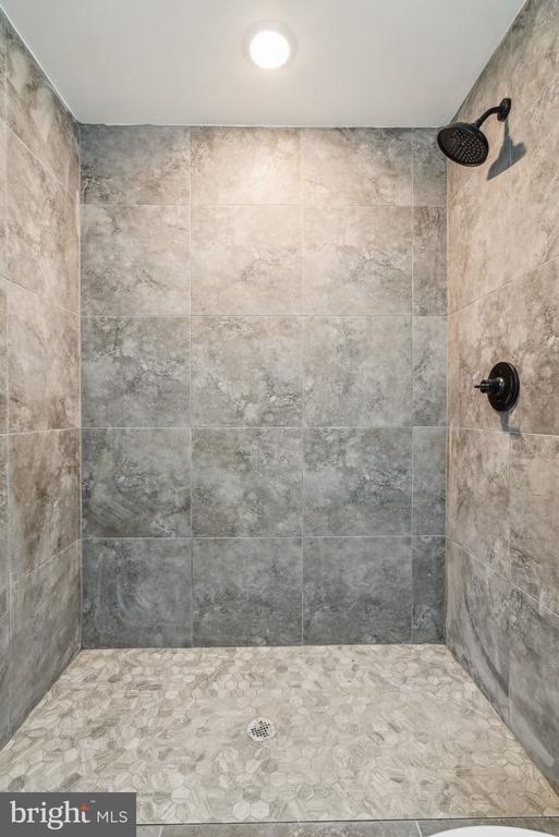 Foto del edificio - 4243 Mantua Ave