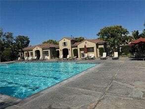 Building Photo - 336 W Cork Tree Dr