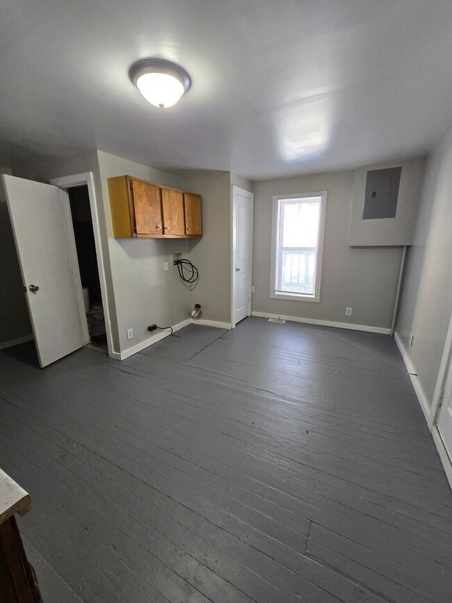 Building Photo - Two Bedroom Home located near Oliver Stree...