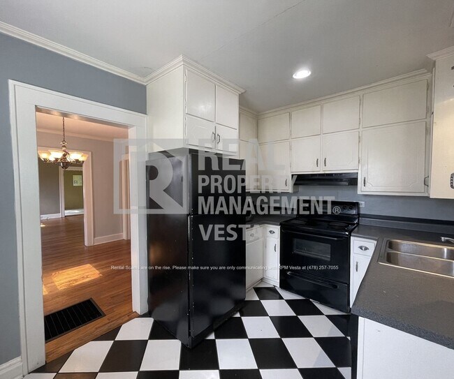 Building Photo - Charming Two Bedroom Home near Ingleside V...