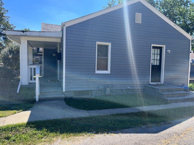 Foto del edificio - 1316 N Riley Ave