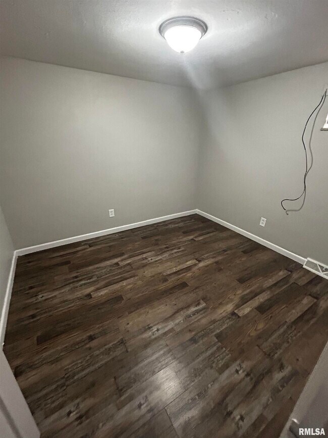 Foto del edificio - 2611 W Wardcliffe Dr