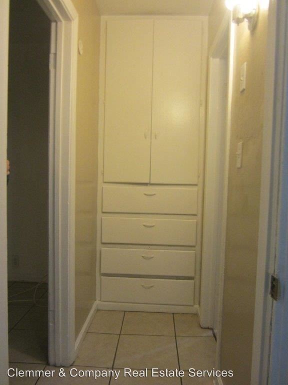 Foto del edificio - 1 br, 1 bath Apartment - 2503 Lake St