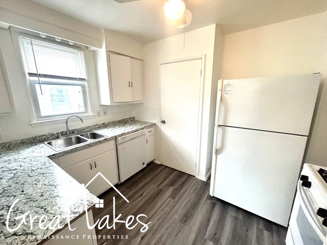 Building Photo - Charming 3 bedroom / 1 bathroom Harper Woo...
