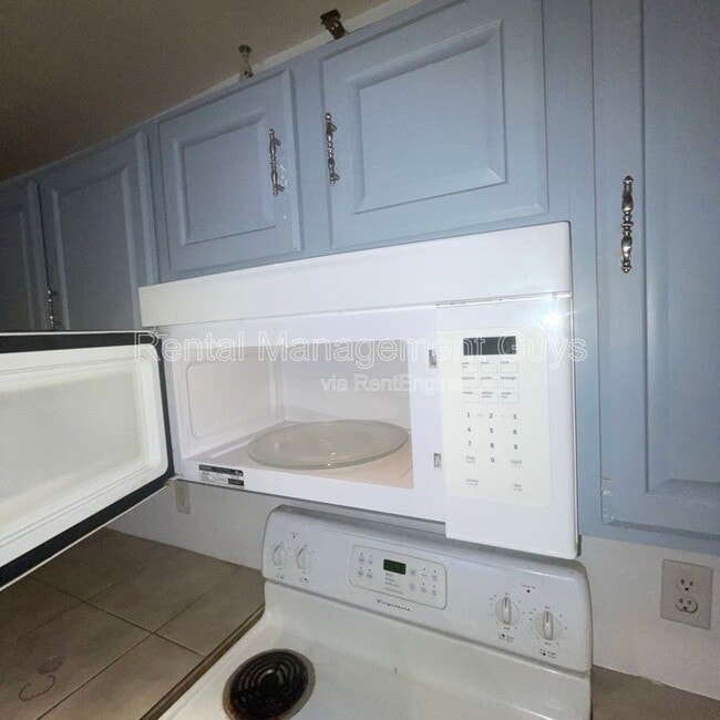 Building Photo - 2021 3rd Ave S