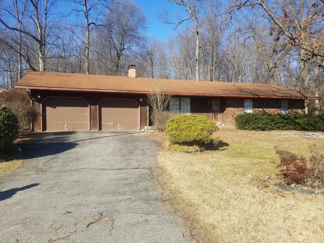 Foto principal - Sprawling Ranch, w/finished basement