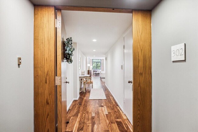 Building Photo - 4950 Woodway Dr