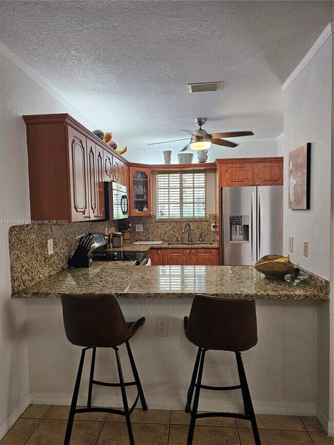 Foto del edificio - 6756 NW 182nd St