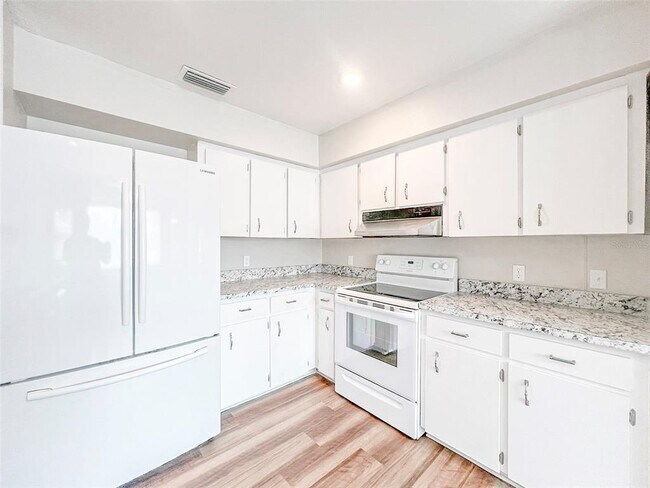 Building Photo - 2926 Forestgreen Dr S