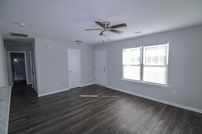 Building Photo - 120 Callaway Crescent