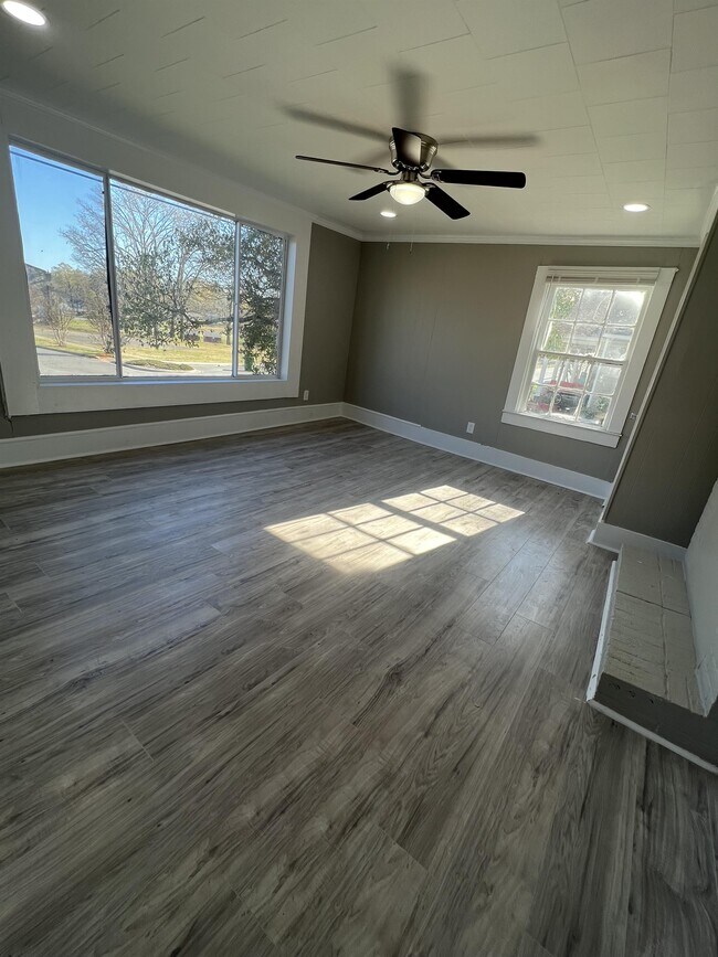 Foto del edificio - 414 E Washington Ave