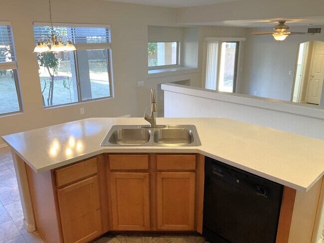 Foto del edificio - 7754 W Marlette Ave