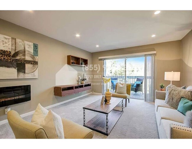 Building Photo - 675 Sharon Park Dr