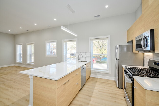 Building Photo - 2868 W 21st Pl