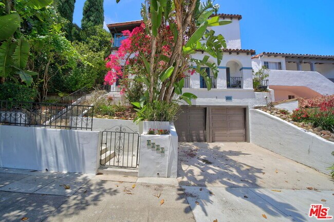 Building Photo - 1221 Edris Dr