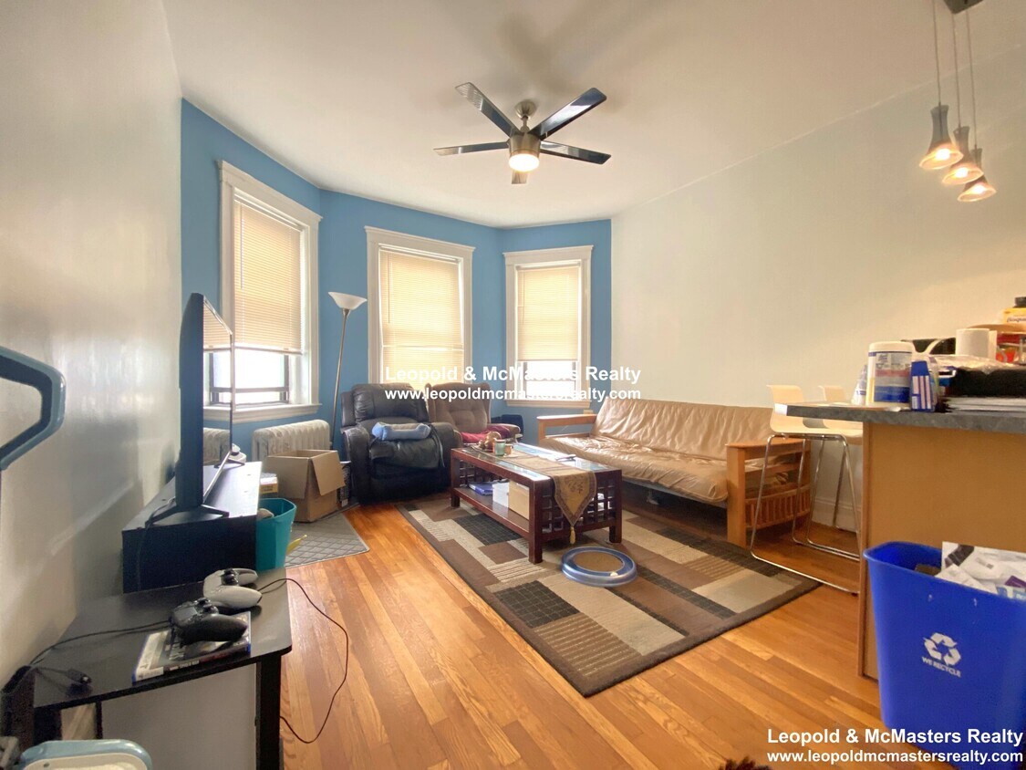 Primary Photo - 1460 Commonwealth Ave