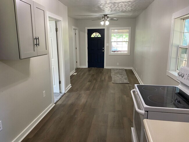 Building Photo - CLEVES - Adorable fresh tiny home w fenced...
