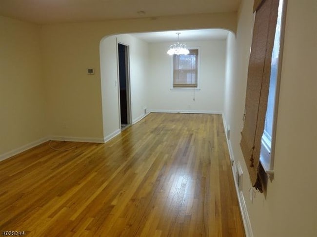 Building Photo - 1131 S Ave W