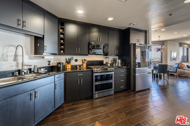 Foto del edificio - 10560 Wilshire Blvd