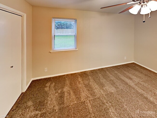 Foto del edificio - 1702 Tyler Ave