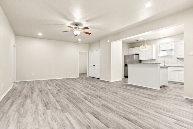 Foto del edificio - 2713 McCart Ave