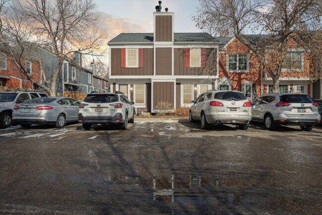 Foto del edificio - Charming 2-Bedroom 2 Bathroom Townhome with Finished Basement In Prime Lafayette Location!